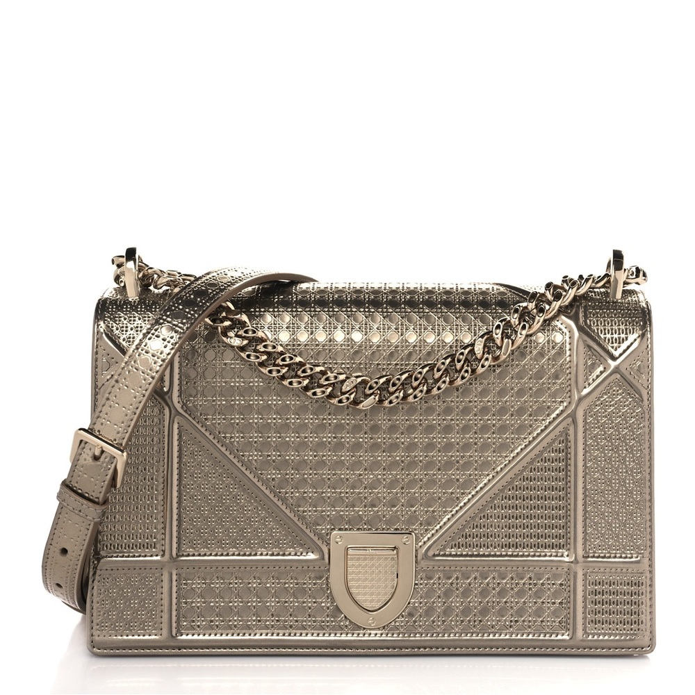 Christian Dior
Diorama Flap Bag Cannage Embossed Calfskin Medium